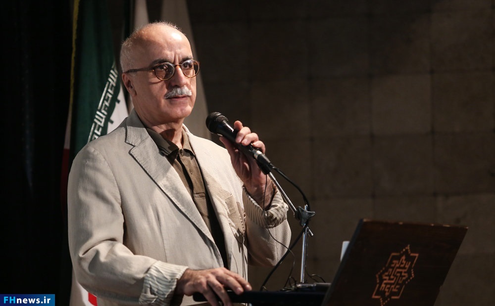 پرویز پور حسینی آبروی تئاتر ایران است
