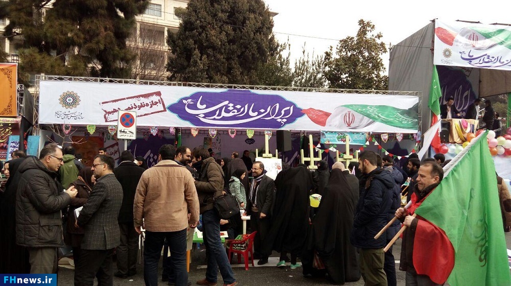 استقبال پرشور مردم از ویژه برنامه‌های سازمان فرهنگی هنری در راهپیمایی ۲۲ بهمن