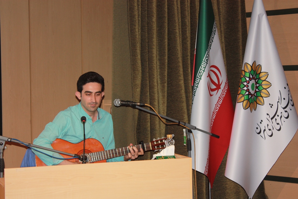 اولین محفل شعر و موسیقی طنز با حال و هوای انتخابات برگزار شد