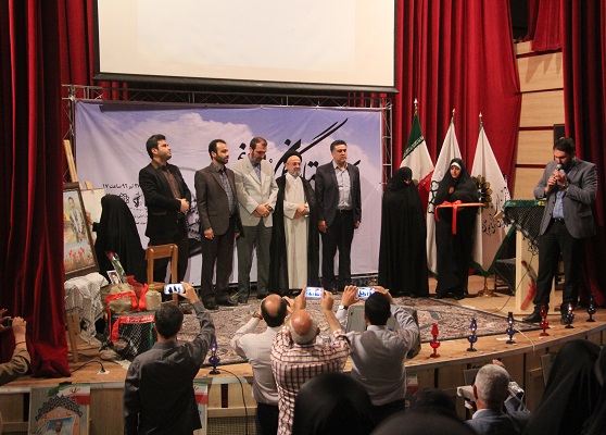 تجلیل از خانواده شهید مدافع حرم «حسن رزاقی» در سینما ققنوس