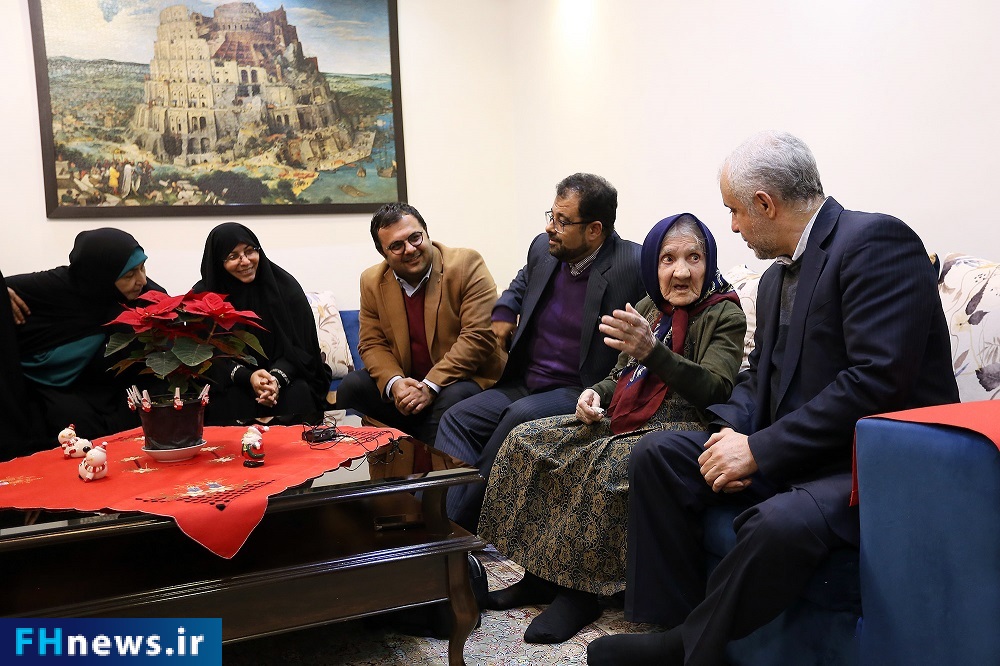 رییس سازمان فرهنگی هنری با خانواده شهید ارمنی دیدار کرد