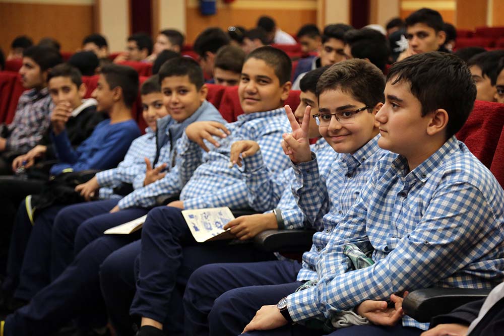تورهای دانش‌آموزی «تهران با تو» کار خود را آغاز کرد