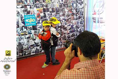 مسابقه عکاسی در غرفه «زنگ مترو»  فرهنگ‌سرای کتاب
