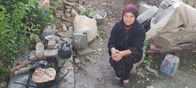 زنی که ۶۰ سال است در کوهستان زندگی می‌کند
