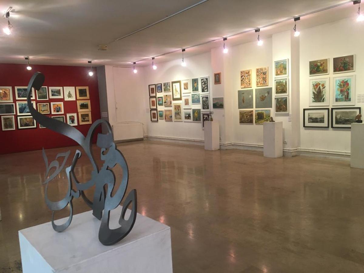 هدیه فرزاد ادیبی به زلزله زدگان سی سخت در نمایشگاه ۹۹ لاله/ فروش آثار کوچک برای فرهنگسازی خرید اثر اورجینال