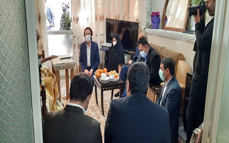 دستور شهردار برای بازسازی منزل خانواده شهید مهرآوران در منطقه 18