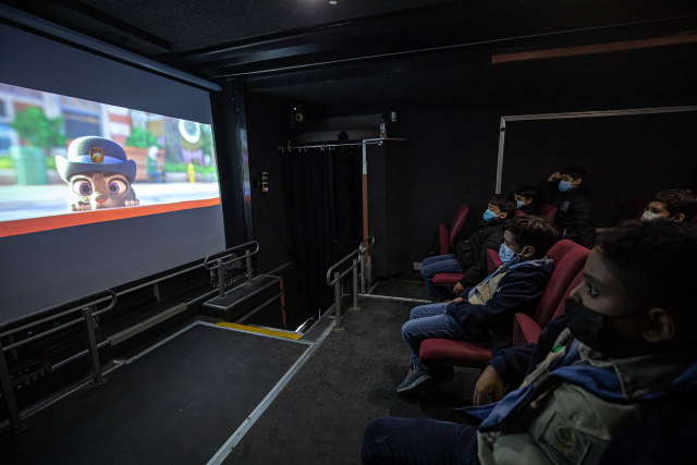 آیا غزه سالن سینما دارد/ تماشای فیلم توسط ۲۸ هزار فلسطینی در یک اتوبوس