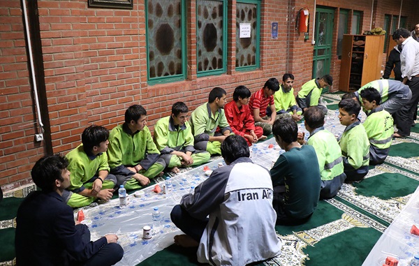 پذیرایی از گروه‌های خدماتی شهر تهران با پویش «با رهروان سحر»