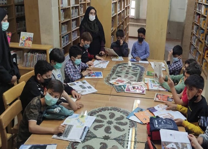 زنگ مطالعه دانش آموزان در کتابخانه فجر