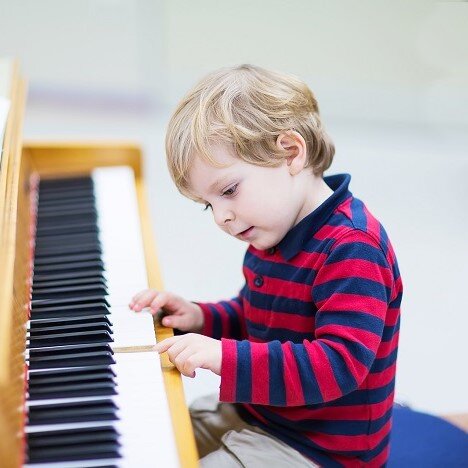 نقش موسیقی در پرورش خلاقیت کودکان بررسی می‌شود