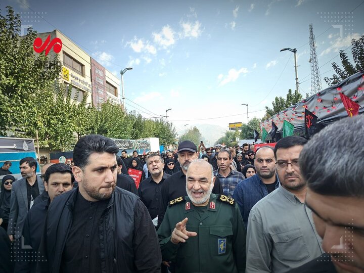 مراسم راهپیمایی جاماندگان اربعین تهران با شعار حیاتنا الحسین آغاز شد