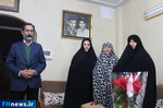 دیار کارکنان فرهنگ‌سرای گلستان با مادر شهیدان محمد و غلامحسین حاجی عبادی 