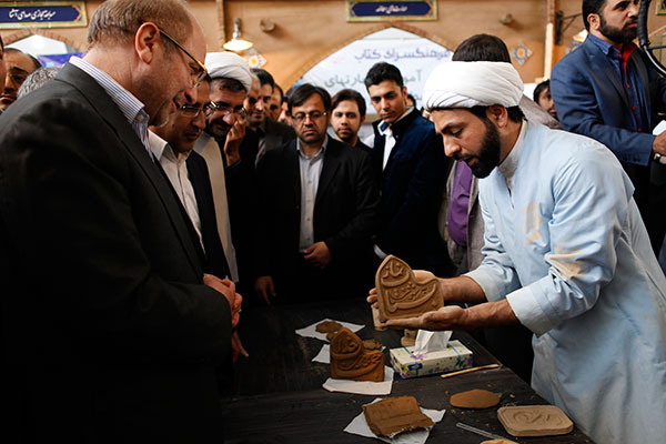 بازدید قالیباف و شهاب مرادی از فرهنگسرای کتاب 