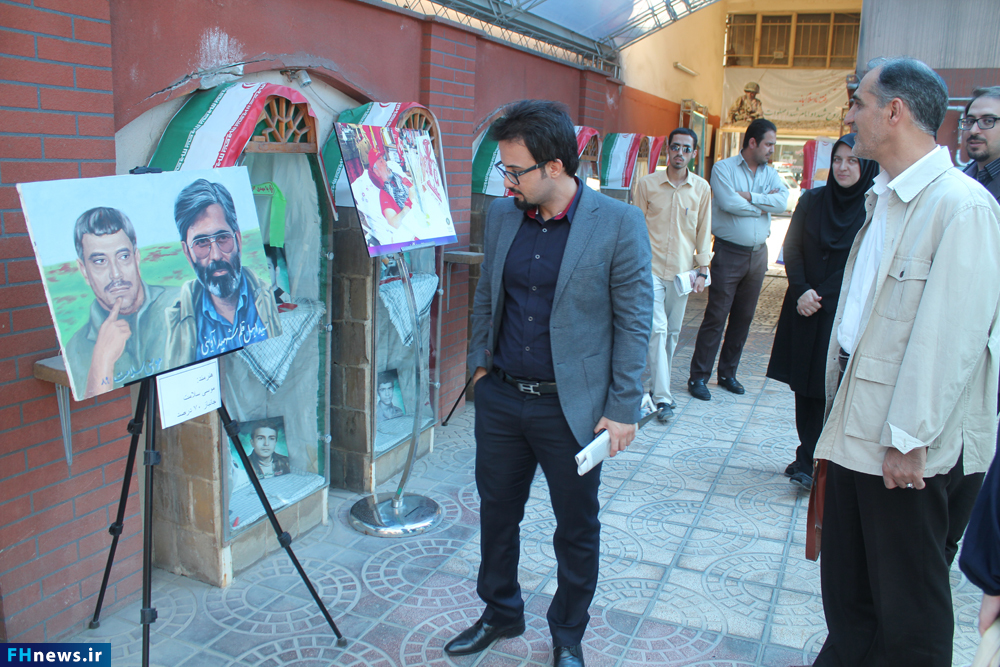 تجلیل از هنرمندان جانباز قطع نخاعی در نمایشگاه یاد یاران تجلیل از هنرمندان جانباز قطع نخاعی در نمایشگاه یاد یاران