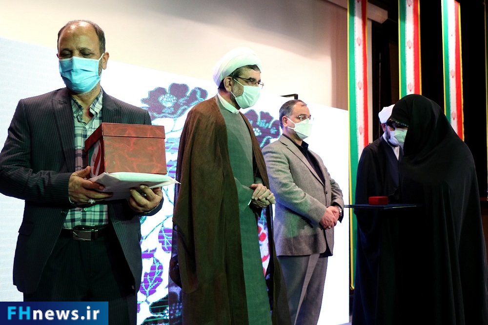 تجلیل از خانواده روح الله رجایی در فرهنگسرای انقلاب با حضور اهالی رسانه