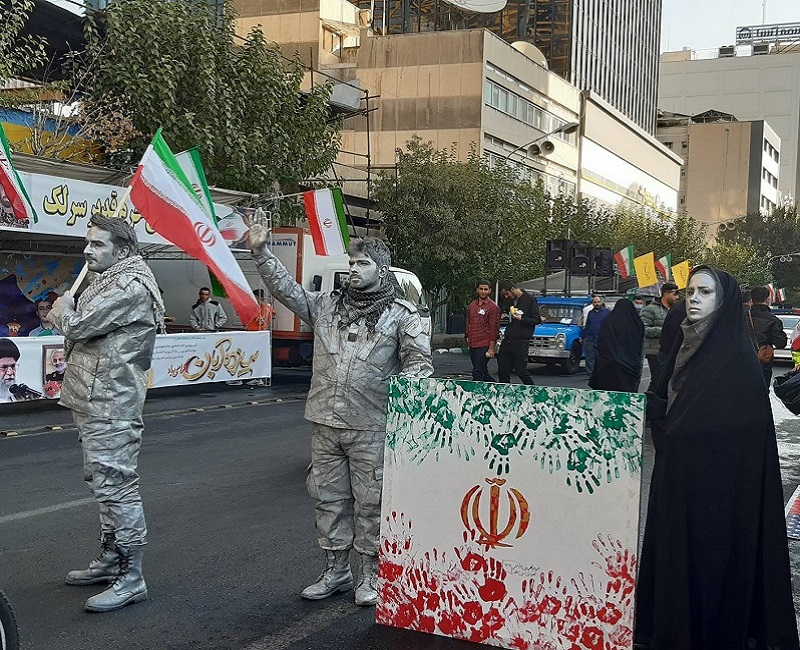 حضور کارکنان و مخاطبان فرهنگسرای خاتم(ص) در راهپیمایی 13 آبان حضور کارکنان و مخاطبان فرهنگسرای خاتم(ص) در راهپیمایی 13 آبان