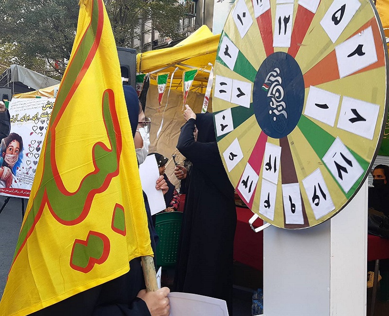 حضور کارکنان و مخاطبان فرهنگسرای خاتم(ص) در راهپیمایی 13 آبان حضور کارکنان و مخاطبان فرهنگسرای خاتم(ص) در راهپیمایی 13 آبان