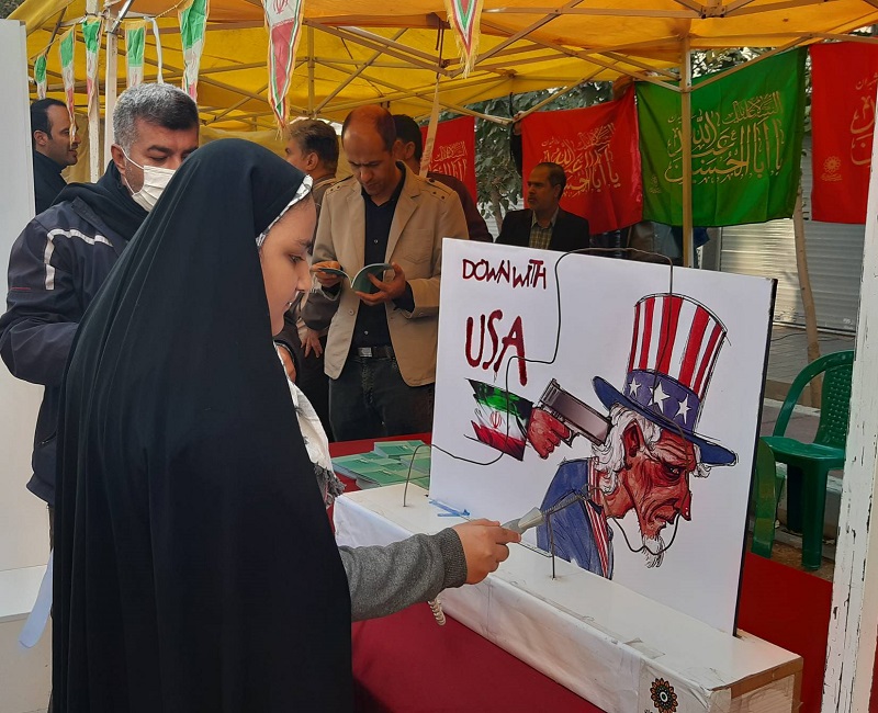 حضور کارکنان و مخاطبان فرهنگسرای خاتم(ص) در راهپیمایی 13 آبان حضور کارکنان و مخاطبان فرهنگسرای خاتم(ص) در راهپیمایی 13 آبان