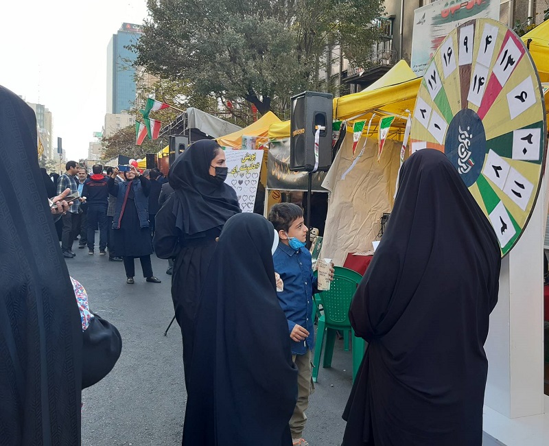 حضور کارکنان و مخاطبان فرهنگسرای خاتم(ص) در راهپیمایی 13 آبان حضور کارکنان و مخاطبان فرهنگسرای خاتم(ص) در راهپیمایی 13 آبان