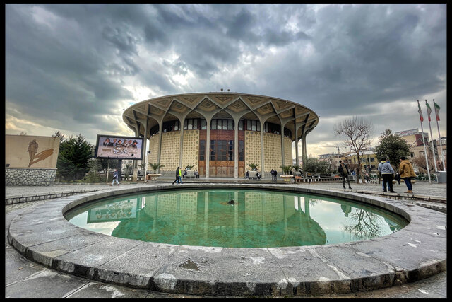 تئاترها یکشنبه تعطیل هستند تئاترها یکشنبه تعطیل هستند