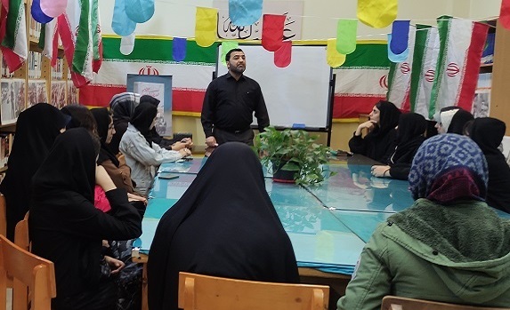 ادبیات داستانی انقلاب روایتگر هم‌آوایی یک ملت برای آزادی است