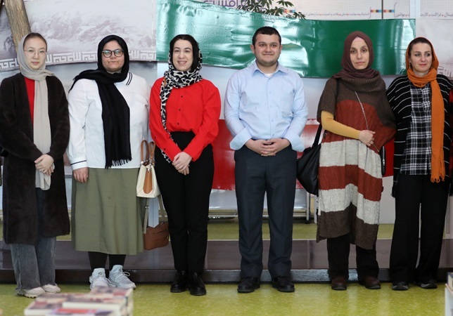 بازدید برگزیدگان المپیاد زبان و ادبیات فارسی ترکیه و قزاقستان از باغ کتاب
