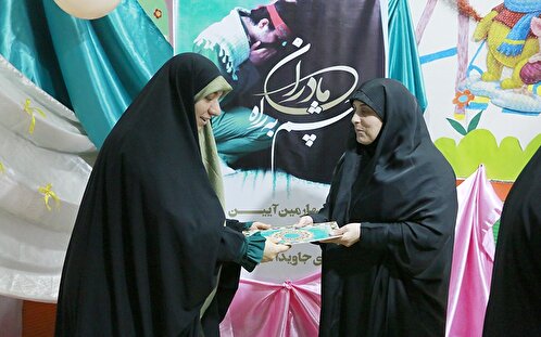 عکس؛ آیین تکریم مادران شهدا با حضور نوجوانان کانون دختران بهشت در منطقه ۲۲‎