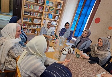 عکس؛ برنامه دورهمی کتاب بتاب کتابخانه آیت الله ایروانی