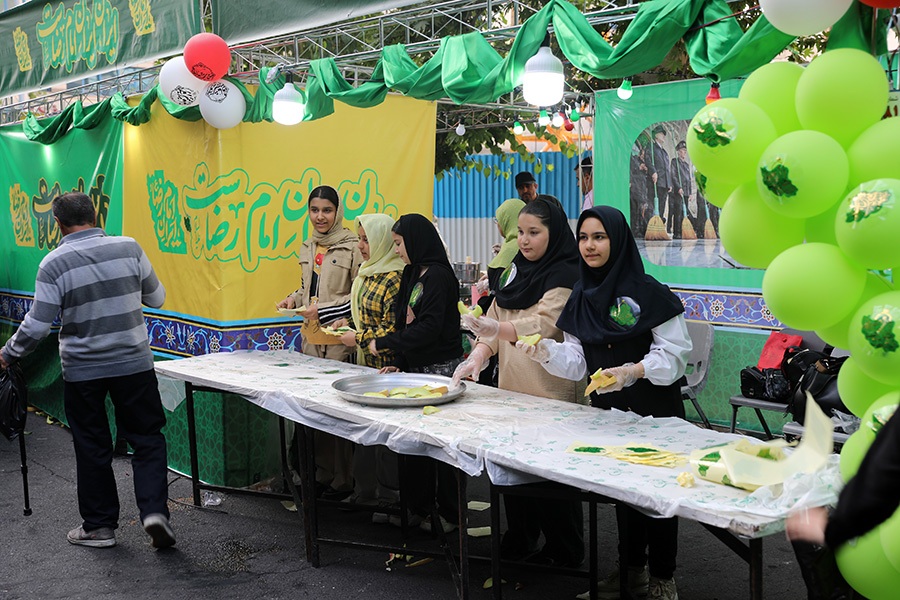 بیش از ۱۰۰۰ نوجوان در جشن بزرگ امام‌رضایی‌ها میزبان شهروندان شدند