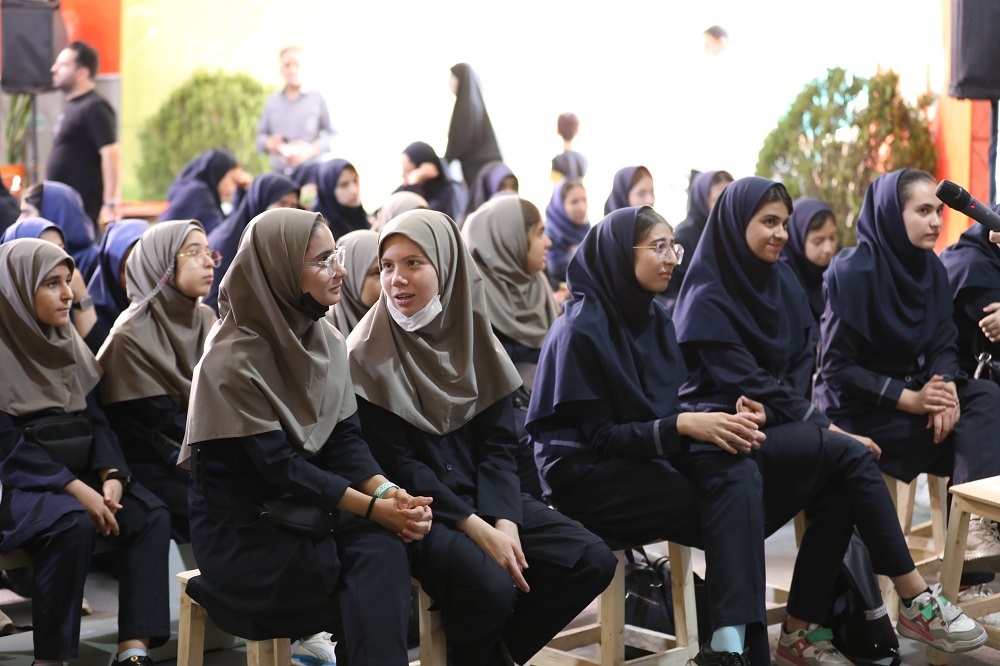 نوجوانان در پی گنجی به نام کتاب!