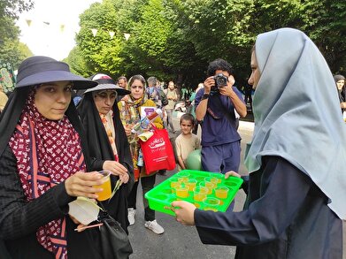 عکس؛ برپایی موکب پذیرایی نوجوانان فرهنگسرای سرو در جشن بزرگ امام‌رضایی‌ها‎