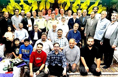 عکس؛ آیین تجلیل از خانواده‌های شهدا با حضور مسئولان در منطقه ۱۱