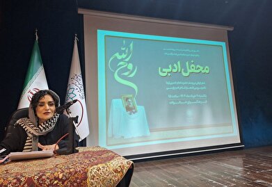عکس؛ محفل ادبی همزمان با ارتحال امام خمینی (ره) در فرهنگسرای خانواده