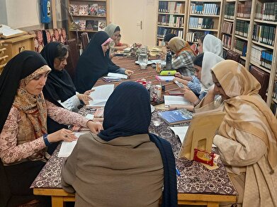 عکس؛ هشتاد و نهمین نشست کارگاه آموزش داستان‌نویسی در کتابخانه ابن‌سینا