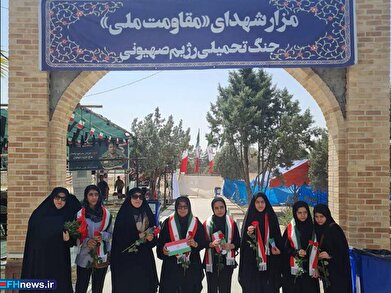 عکس؛ حضور نوجوانان فرهنگسرای کار و تعاون در قطعه ۴۲ بهشت زهرا (س)
