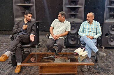 عکس؛  اکران و نقد و بررسی فیلم «بهانه سکوت» در فرهنگسرای اندیشه
