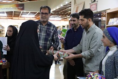 عکس؛ تجلیل از برترین‌های عرصه کتاب و کتابخوانی در فرهنگسرای خاوران