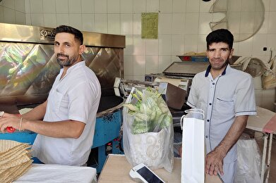 عکس؛ تقدیر از مشاغل فعال محله ارسباران در زمان تجاوز رژیم صهیونیستی