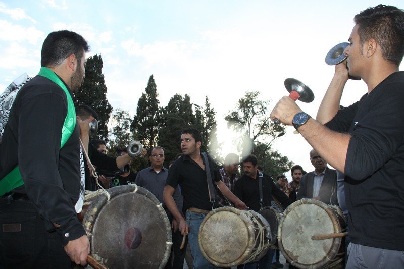 دمام‌زنی جاماندگان اربعین از میدان امام حسین (ع) تا حرم عبدالعظیم (ع)