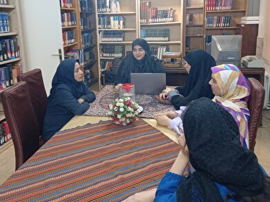 عکس؛ شصت و پنجمین دورهمی بچه کتاب‌خون‌ها در کتابخانه ابن‌سینا