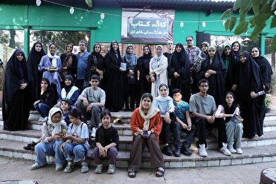 عکس؛ رونمایی و نقد و بررسی کتاب «صدای تاریکی» در فرهنگسرای خاوران