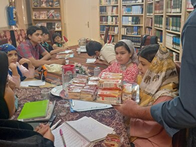 عکس؛ چهل و نهمین نشست باشگاه کتابخوانی شاپرک در کتابخانه ابن‌سینا