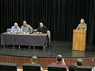 عکس؛ دومین نشست تخصصی شعرخوانی و تحلیل شعر «ترانه مهر» در فرهنگسرای ابن‌سینا