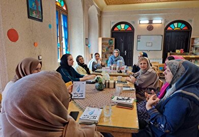 عکس؛نشست نقد و بررسی کتاب «دوباره فکر کن» در فرهنگخانه ایروانی