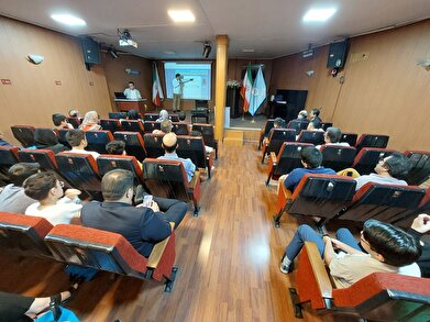 عکس؛ نشست هم‌اندیشی مجتمع آموزشی صالحین در فرهنگسرای نهج‌البلاغه