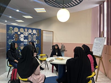 عکس؛ پنجاه و یکمین نشست بچه‌های ایران آینده در فرهنگسرای گلستان