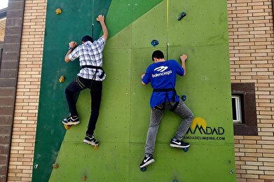 عکس؛ اردوبازی دانش‌آموزان هنرستان ایران تکنیک در مدرسه اردویی کتاب چیتگر