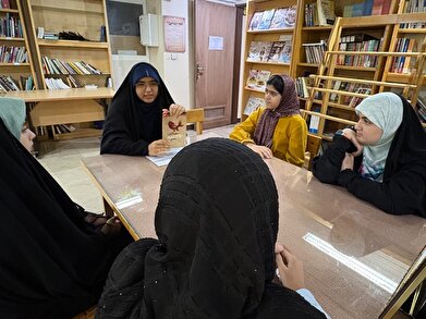 عکس؛هفتاد و یکمین نشست دورهمی «بچه کتابخون‌ها» در کتابخانه اخلاق