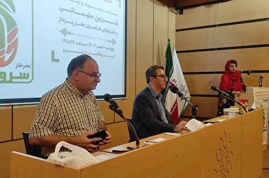 عکس؛ پنجمین نشست عصر طنز سروخند در فرهنگسرای سرو