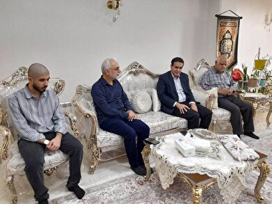 عکس؛ تجلیل از خانواده شهید ابوالفضل باروتچی